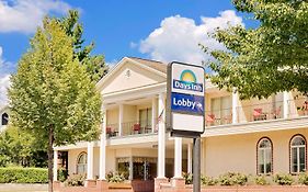Days Inn By Wyndham Waynesboro